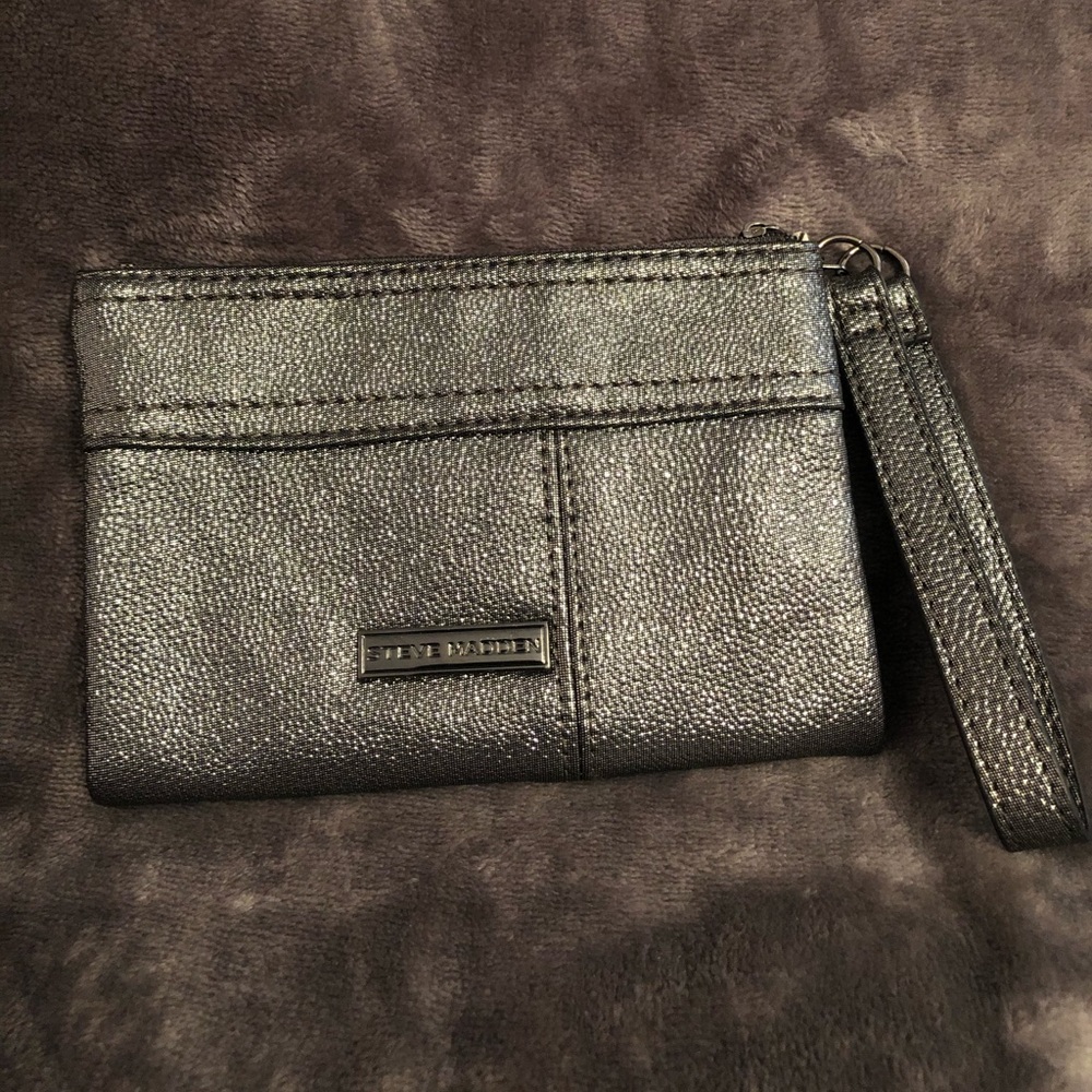 Steve Madden small wristlet